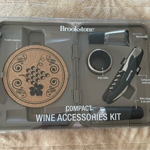 Brookstone Wine Accessories Kit NWT